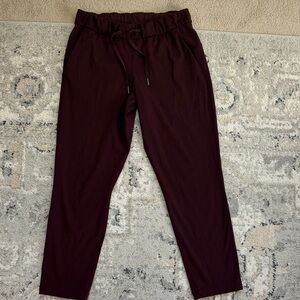 Lululemon Athletica On The Fly Women’s Joggers (burgundy)